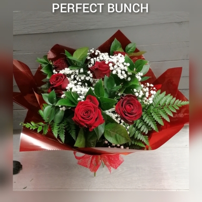 6 red roses handtied